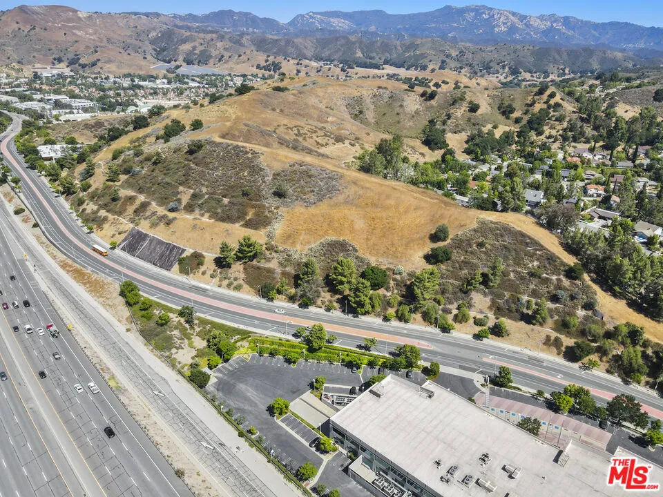 27300 Agoura Road Calabasas, CA 91301
