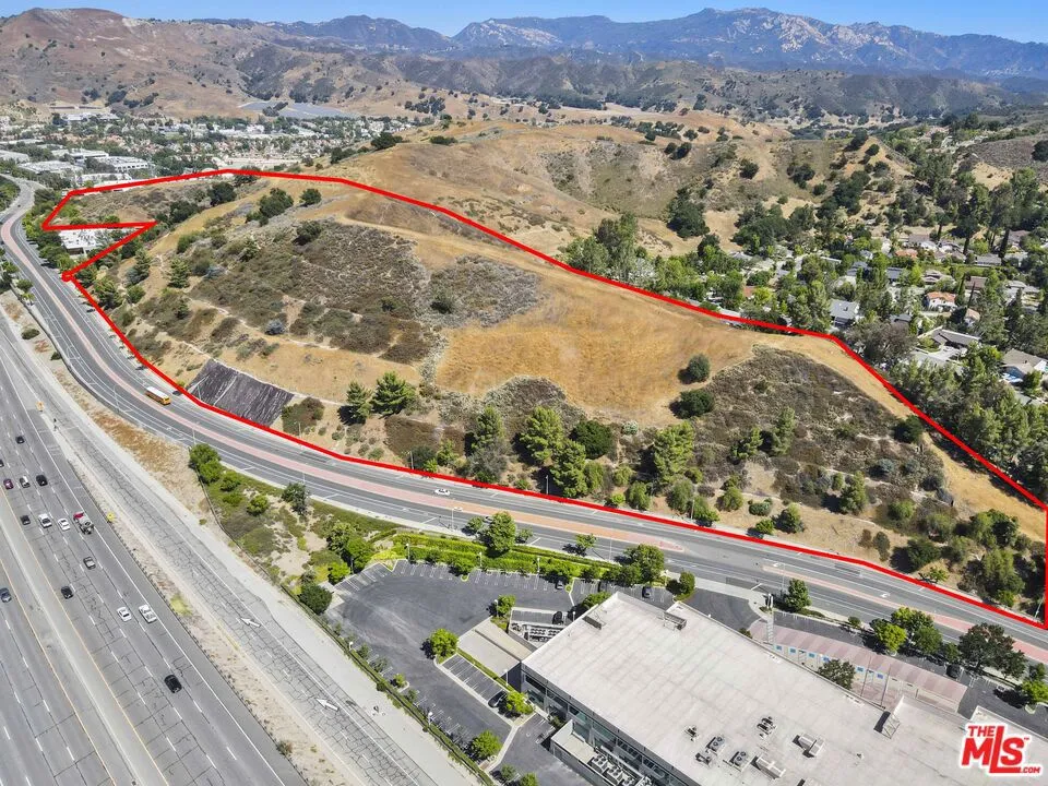 27300 Agoura Road Calabasas, CA 91301