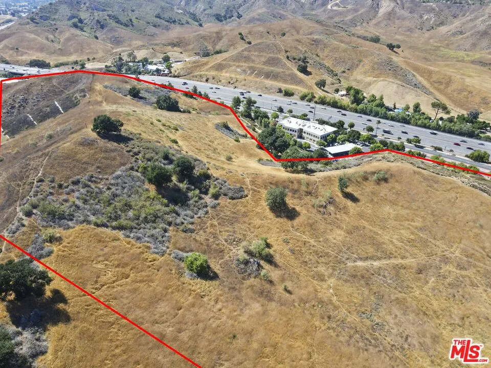 27300 Agoura Road Calabasas, CA 91301