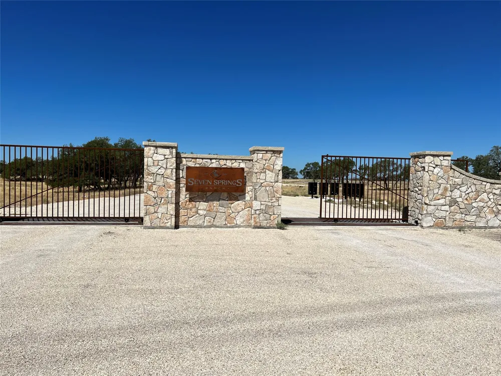 80 Seven Springs Ranch Junction, TX 78649