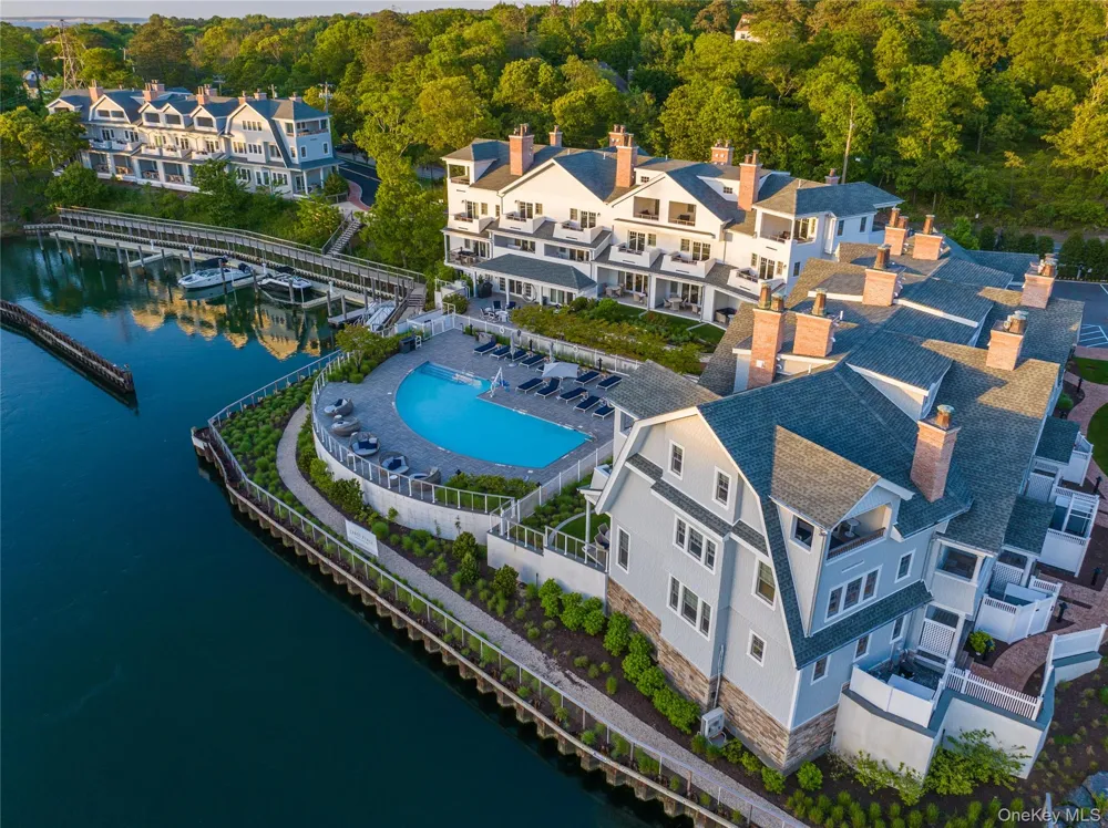45 Old Boathouse Lane S Hampton Bays, NY 11946