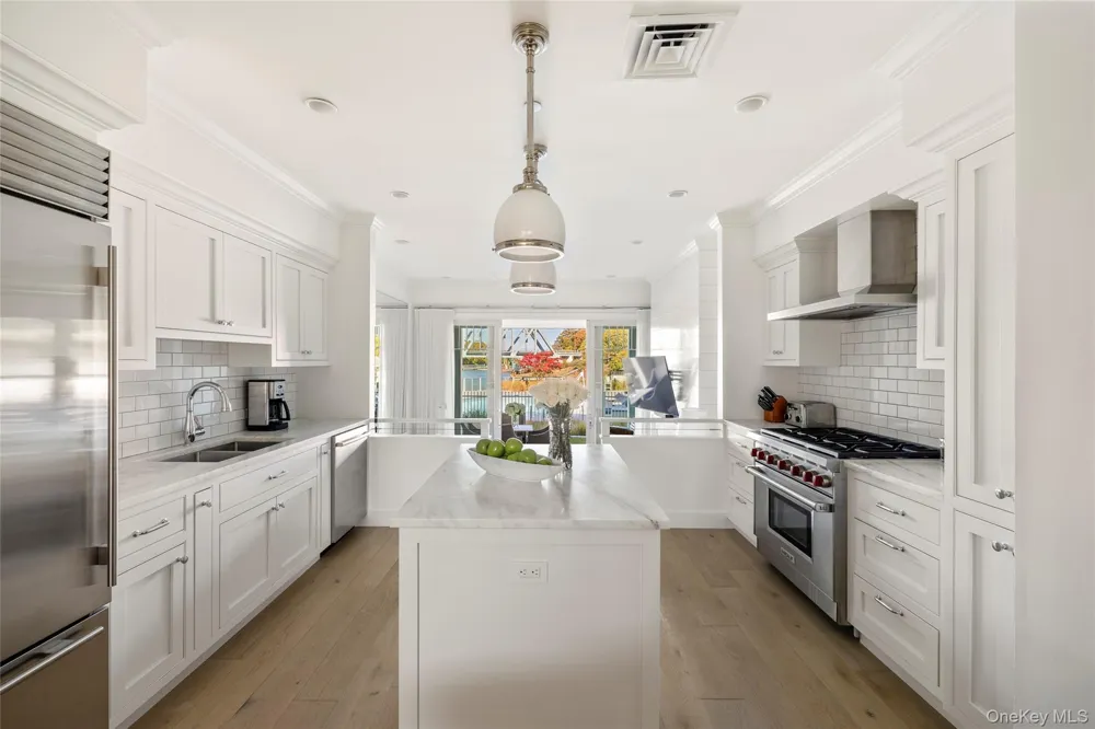 45 Old Boathouse Lane S Hampton Bays, NY 11946