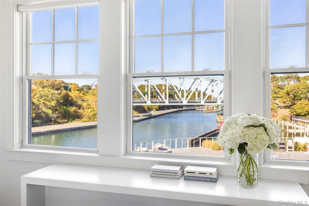 45 Old Boathouse Lane S Hampton Bays, NY 11946