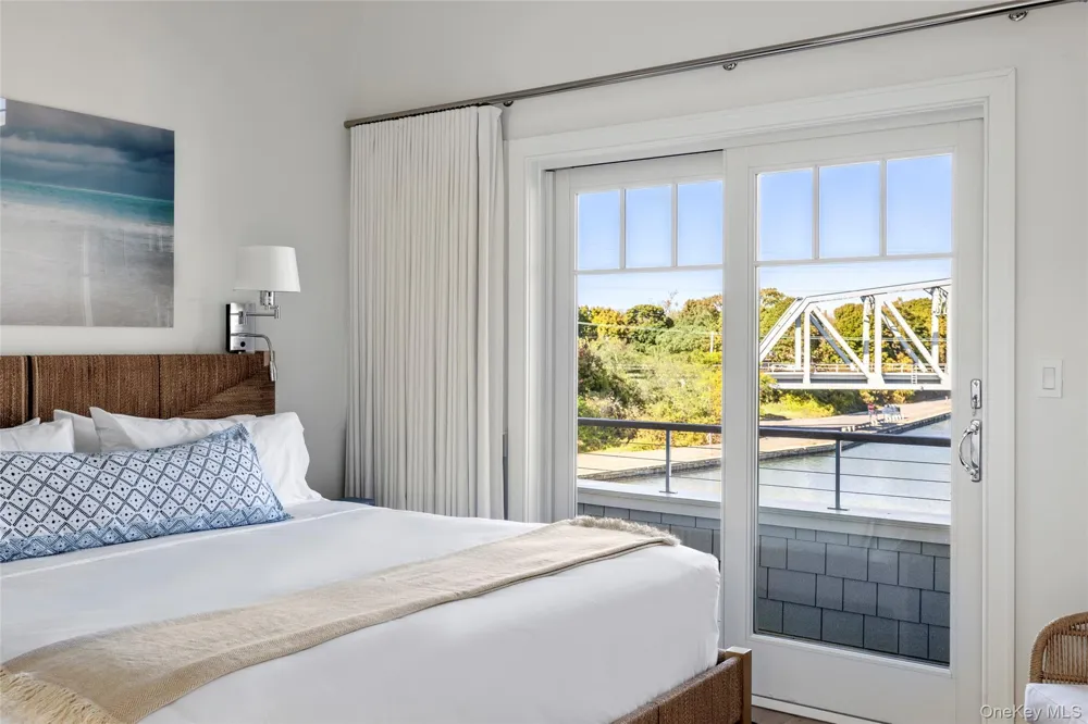 45 Old Boathouse Lane S Hampton Bays, NY 11946