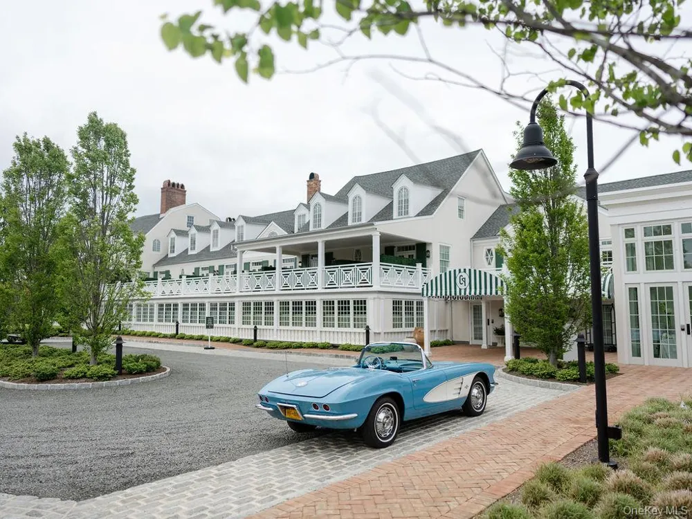45 Old Boathouse Lane S Hampton Bays, NY 11946