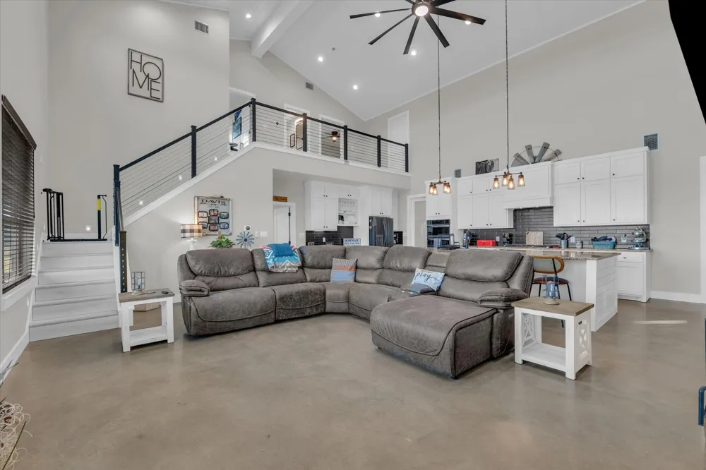 350 County Road 494 S Chilton, TX 76632