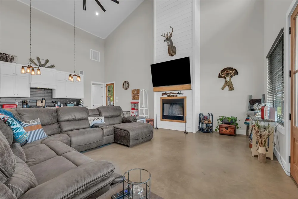 350 County Road 494 S Chilton, TX 76632