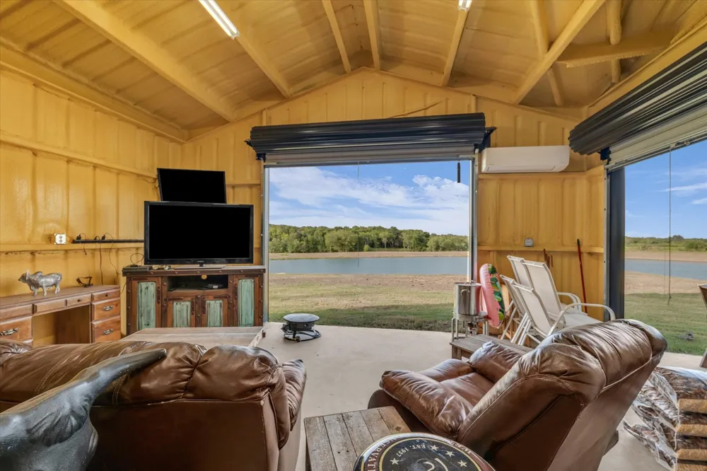 350 County Road 494 S Chilton, TX 76632