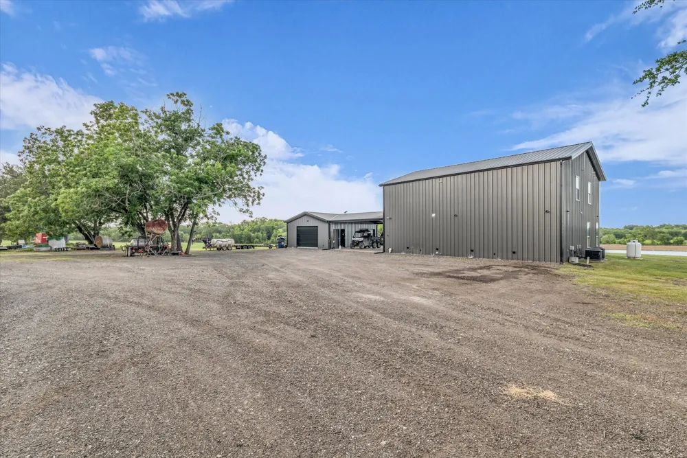 350 County Road 494 S Chilton, TX 76632