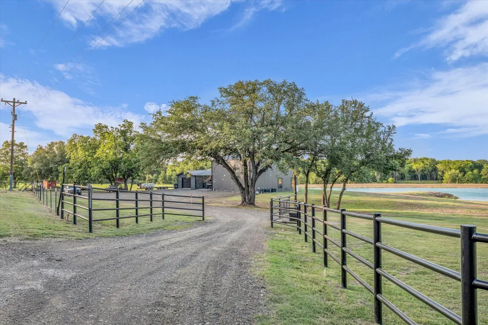 350 County Road 494 S Chilton, TX 76632