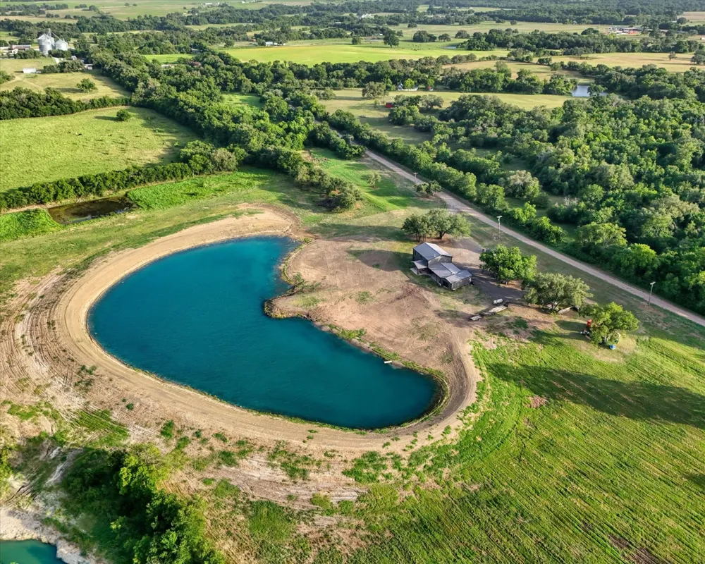 350 County Road 494 S Chilton, TX 76632