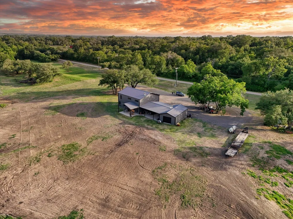 350 County Road 494 S Chilton, TX 76632