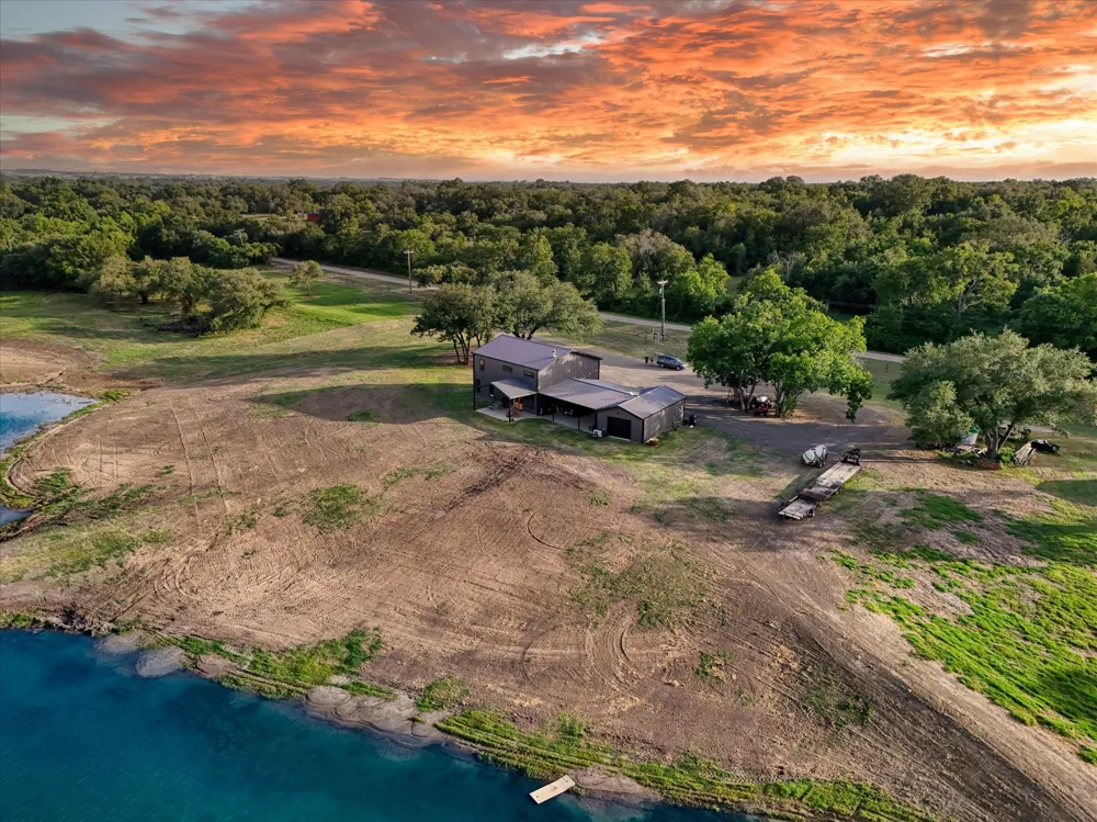 350 County Road 494 S Chilton, TX 76632