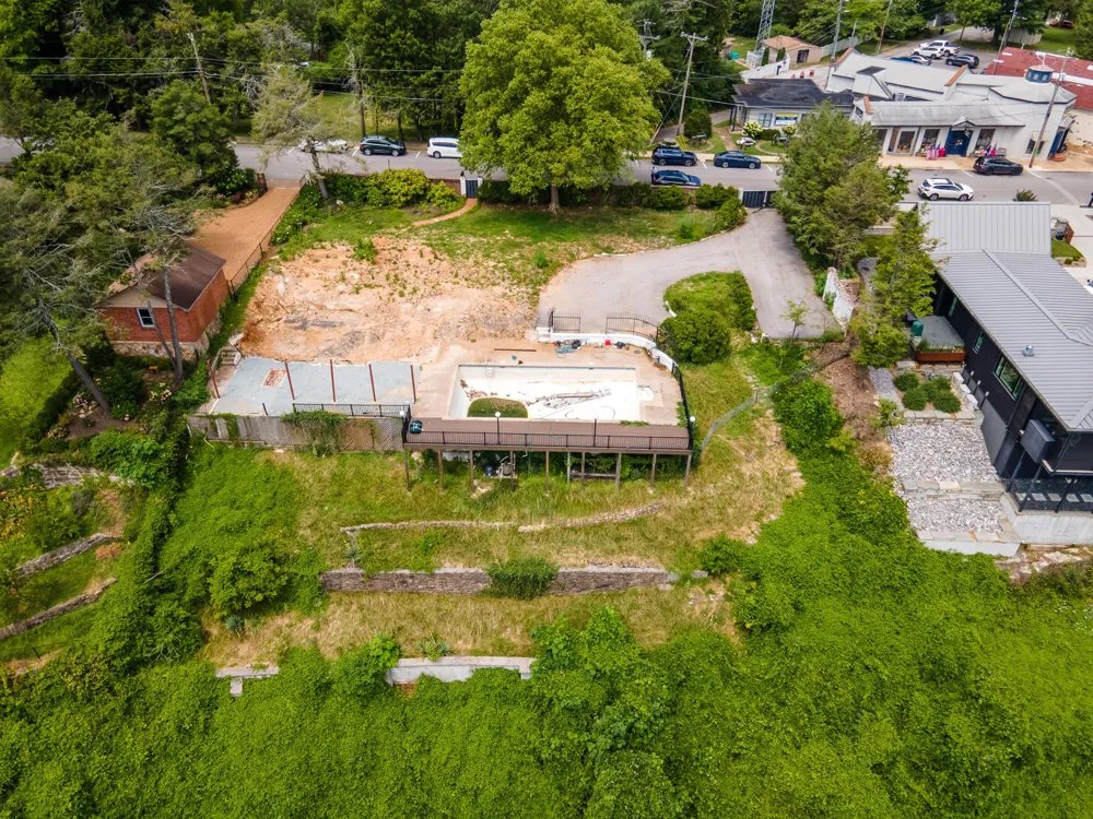 1107 E Brow Road Lookout Mountain, TN 37350