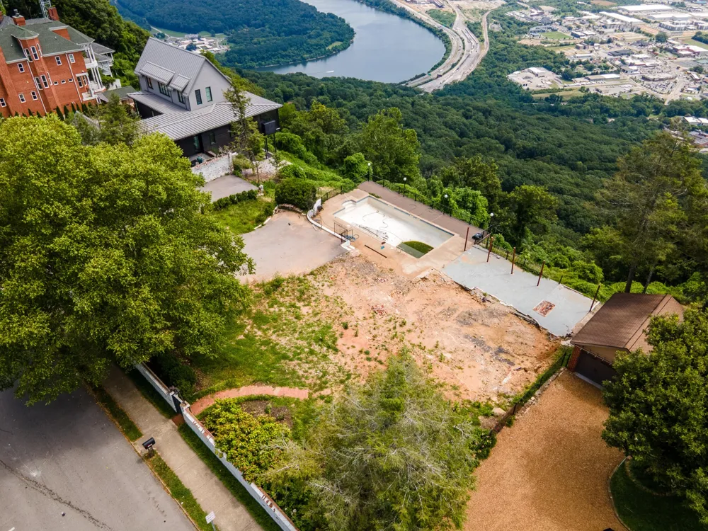 1107 E Brow Road Lookout Mountain, TN 37350