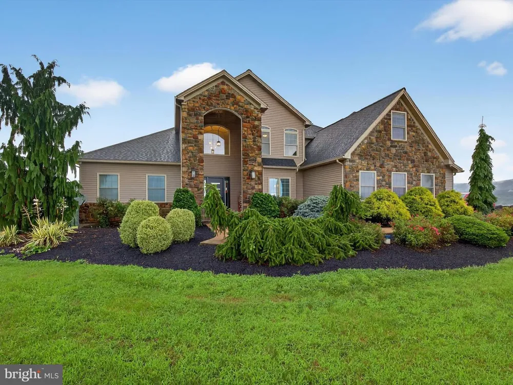 13 PHEASANT HILL DRIVE Halifax, PA 17032