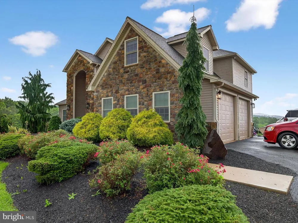 13 PHEASANT HILL DRIVE Halifax, PA 17032