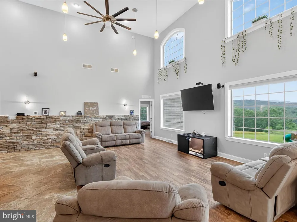 13 PHEASANT HILL DRIVE Halifax, PA 17032