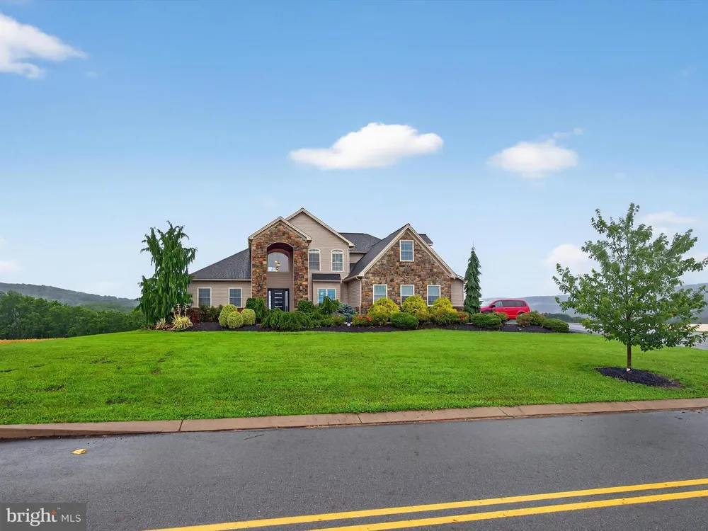 13 PHEASANT HILL DRIVE Halifax, PA 17032