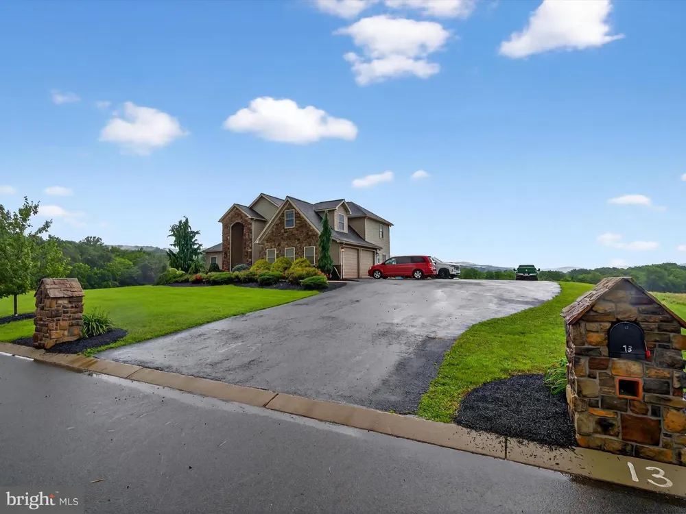13 PHEASANT HILL DRIVE Halifax, PA 17032