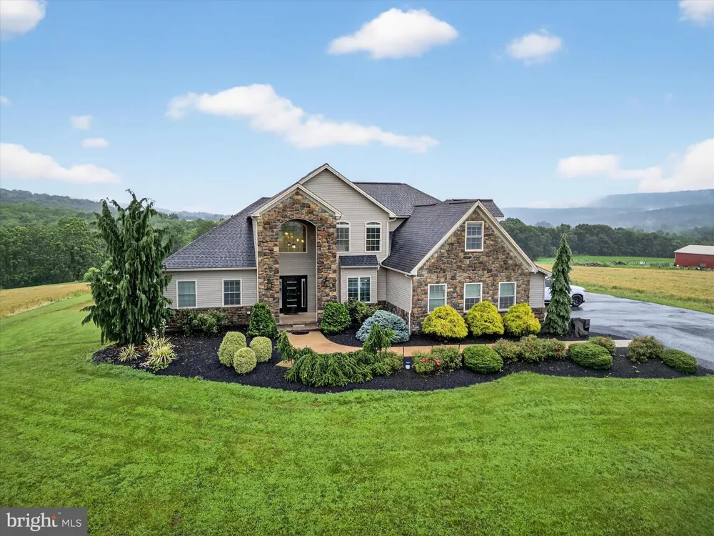 13 PHEASANT HILL DRIVE Halifax, PA 17032