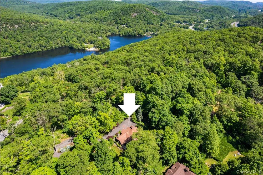 1 Lookout Road Tuxedo Park, NY 10987