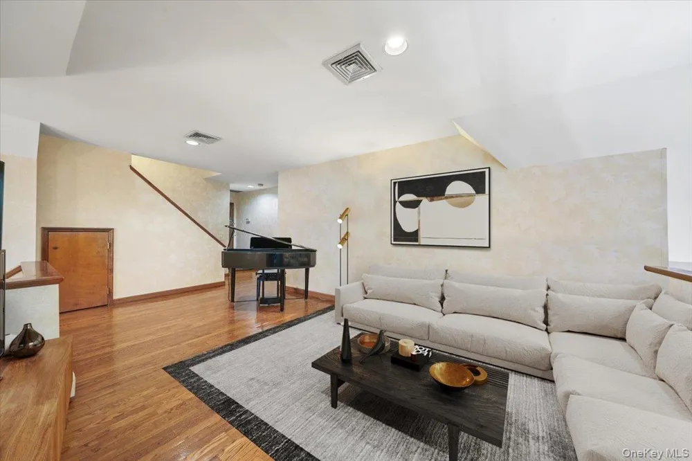 1 Lookout Road Tuxedo Park, NY 10987