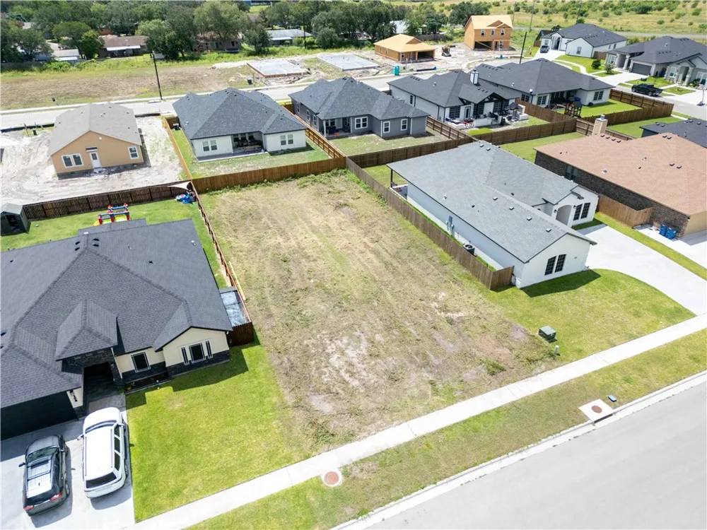 106 MEADOWBROOK Odem, TX TX 78
