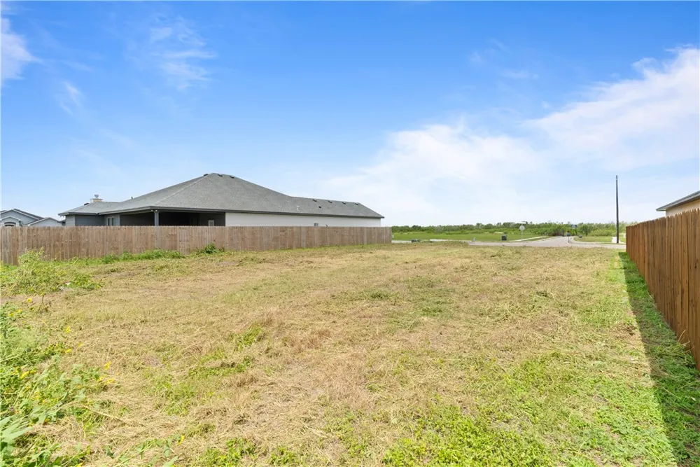 106 MEADOWBROOK Odem, TX TX 78