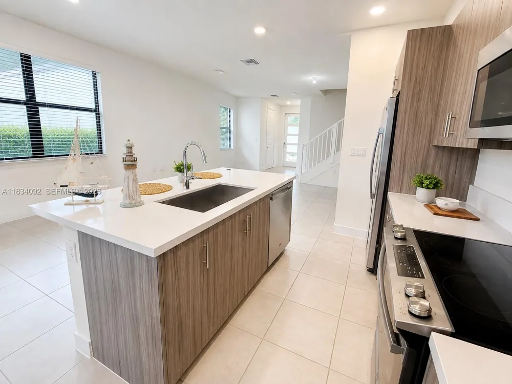 15842 NW 91 Ct #15842 Miami Lakes, FL 33018