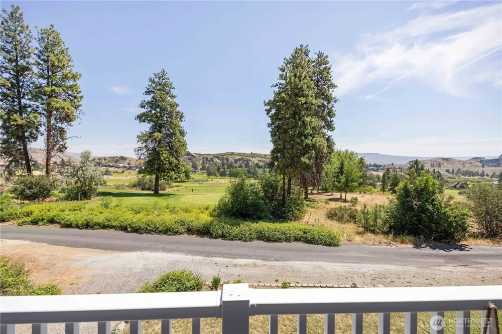 48 Golf Course Drive Pateros, WA 98846