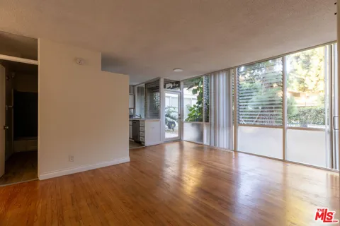 11131 ROSE AVENUE #17