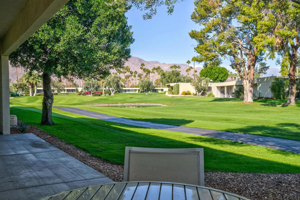24 Desert Lakes Drive Palm Springs, CA 92264