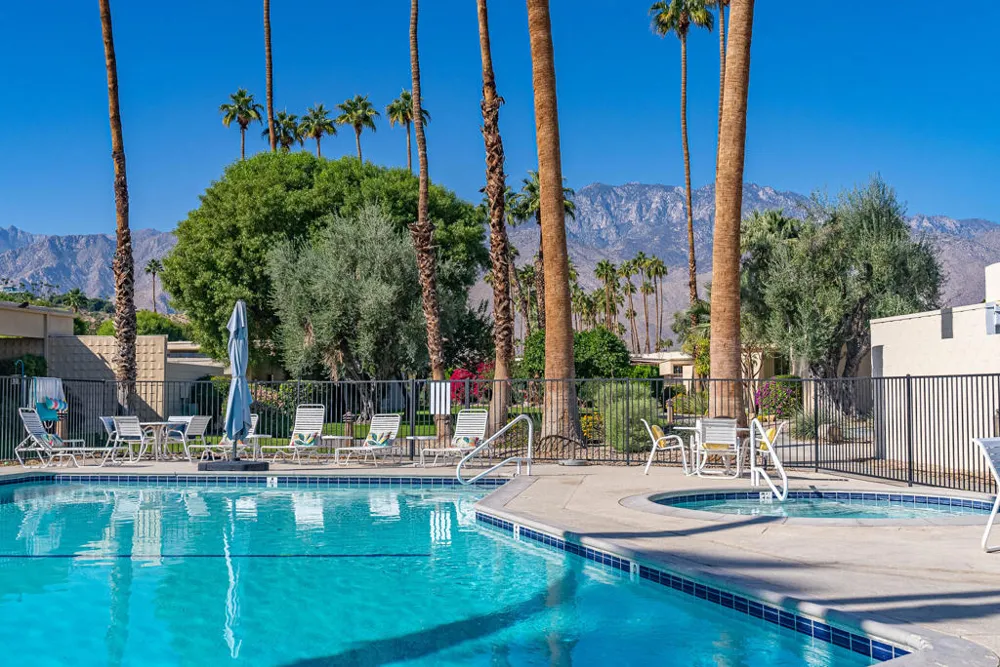 24 Desert Lakes Drive Palm Springs, CA 92264