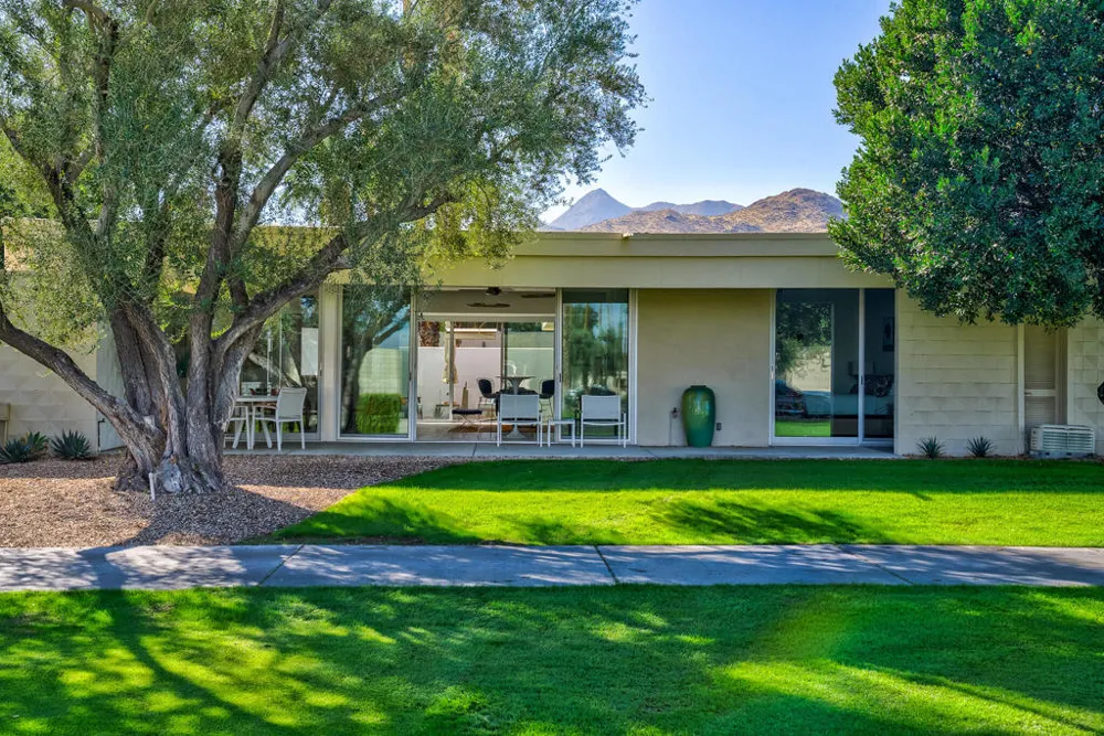 24 Desert Lakes Drive Palm Springs, CA 92264