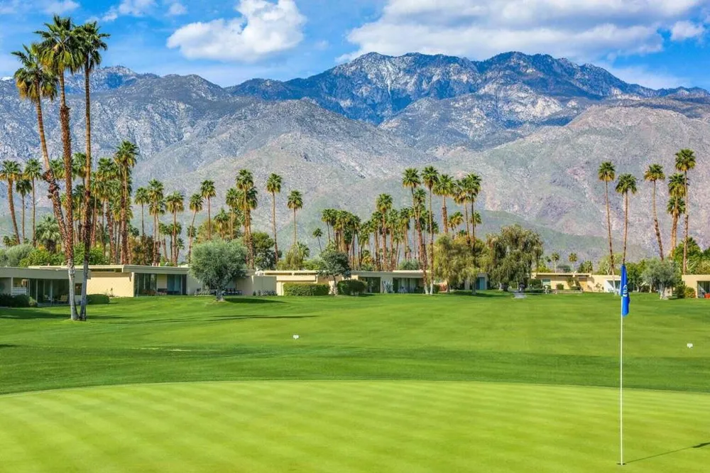 24 Desert Lakes Drive Palm Springs, CA 92264