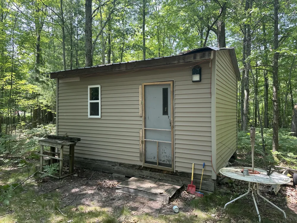 8747 E Kinney Road Branch, MI 49402