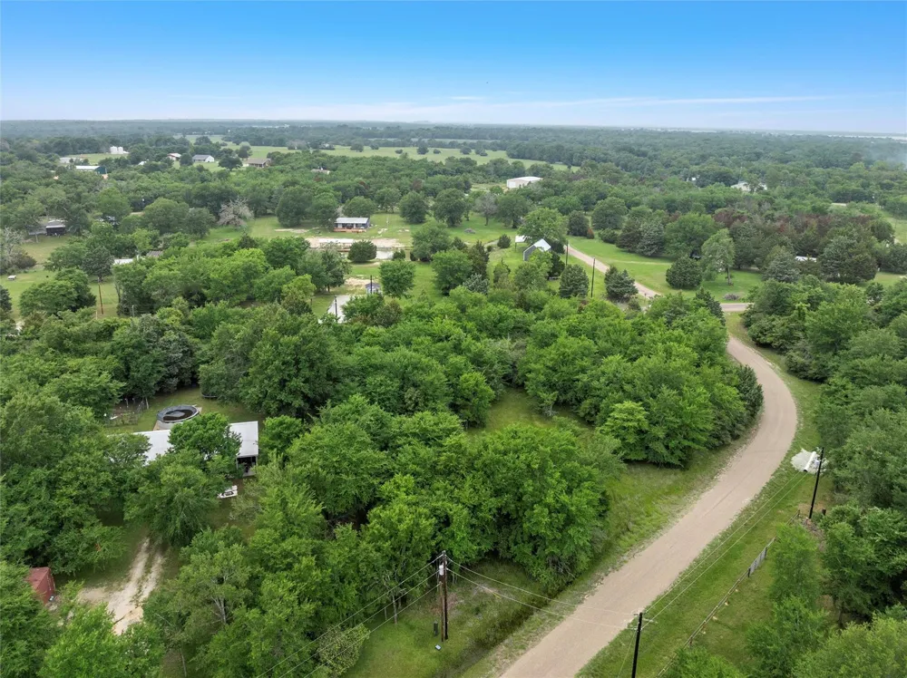 1 Post Oak Loop Thornton, TX 76687