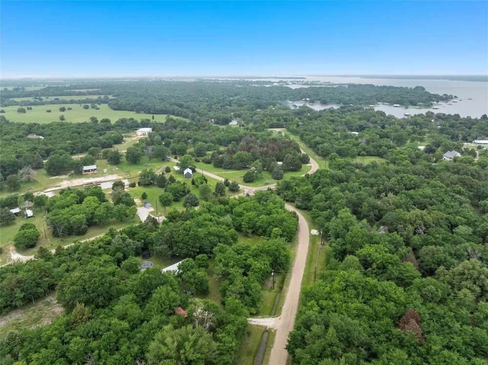 1 Post Oak Loop Thornton, TX 76687