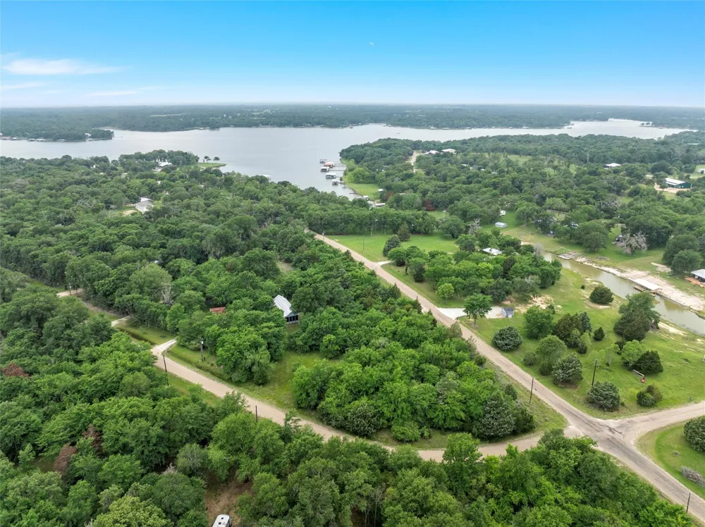 1 Post Oak Loop Thornton, TX 76687