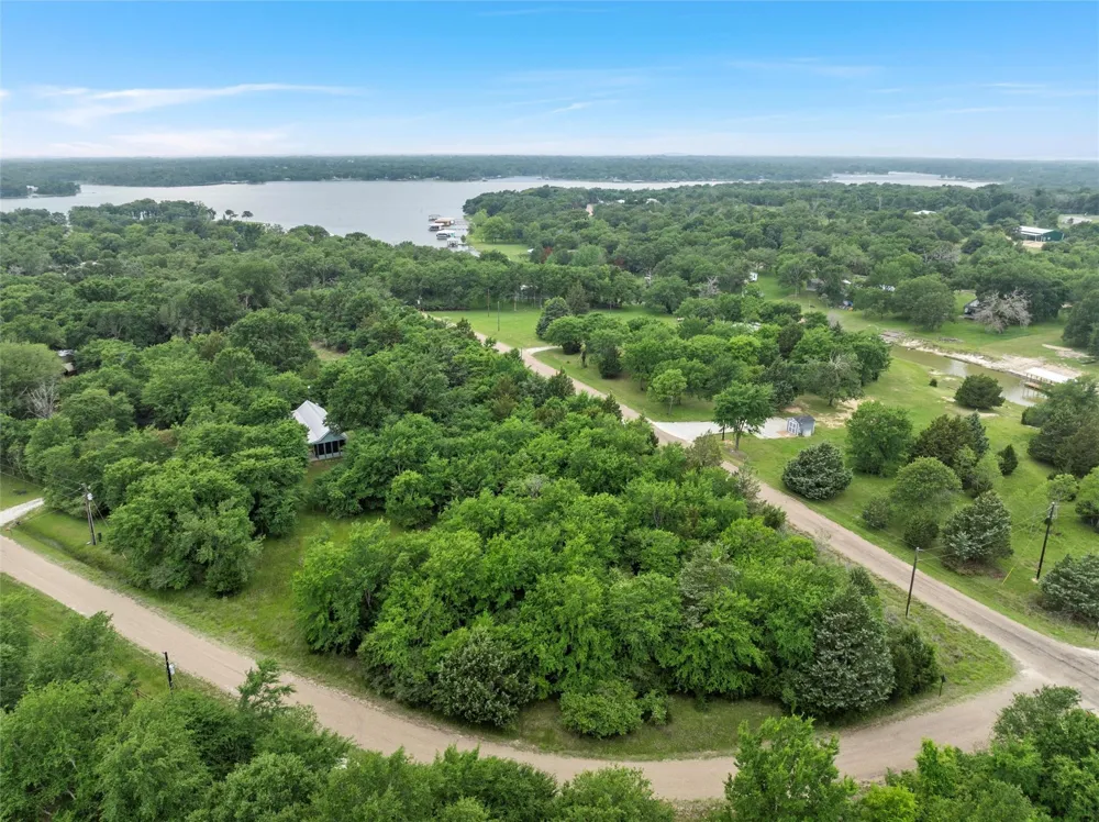 1 Post Oak Loop Thornton, TX 76687