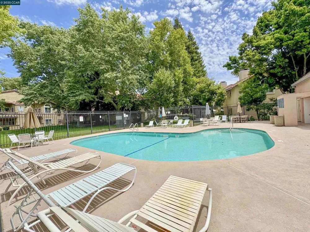 1407 Forest Run Hercules, CA 94547