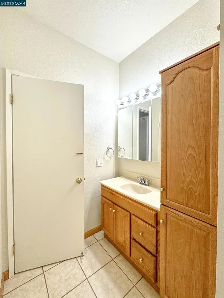 1407 Forest Run Hercules, CA 94547
