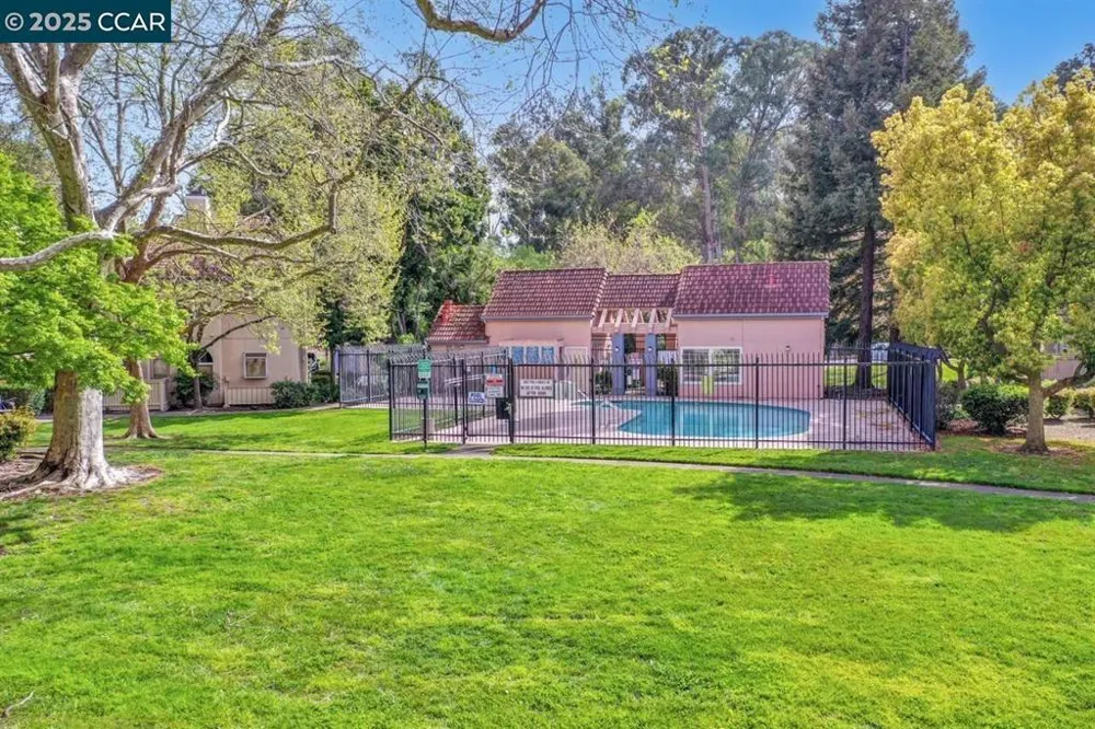 1407 Forest Run Hercules, CA 94547