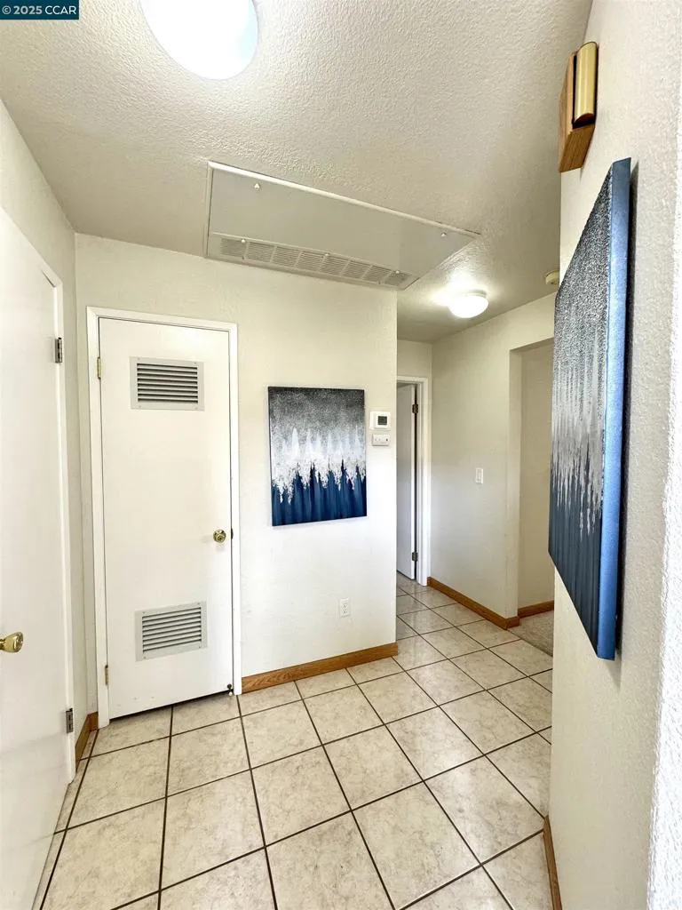 1407 Forest Run Hercules, CA 94547