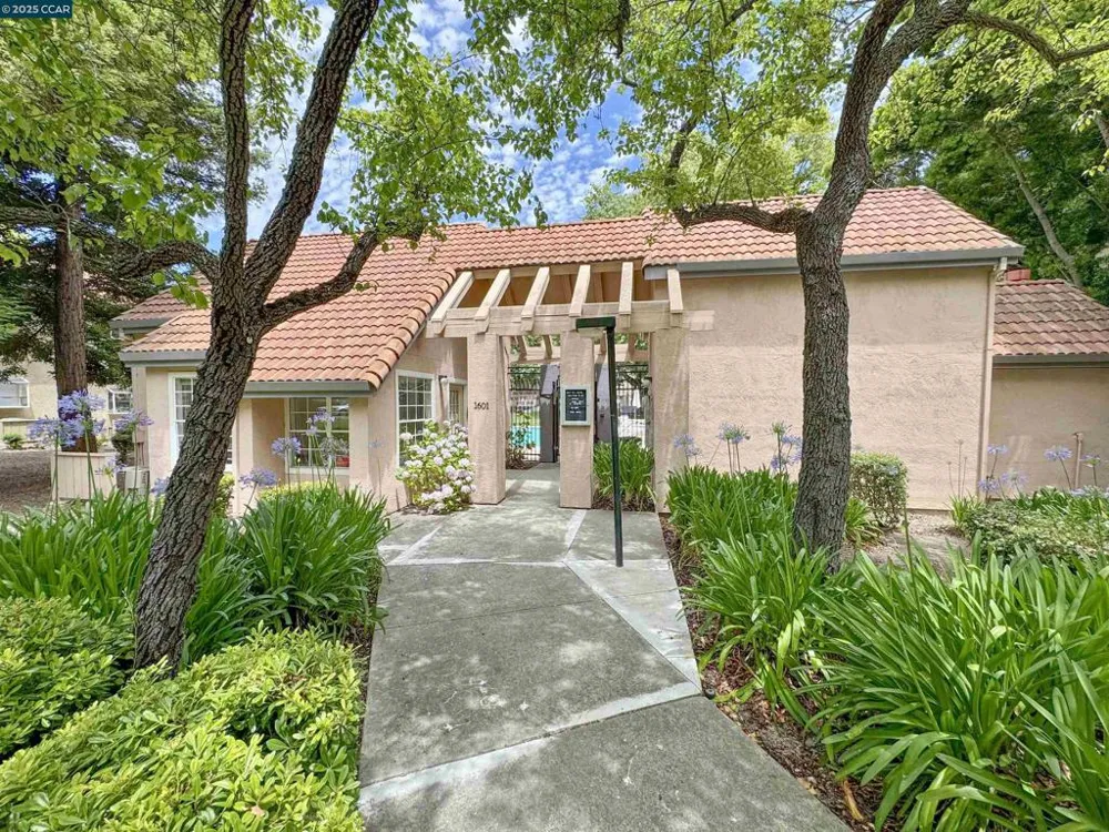 1407 Forest Run Hercules, CA 94547