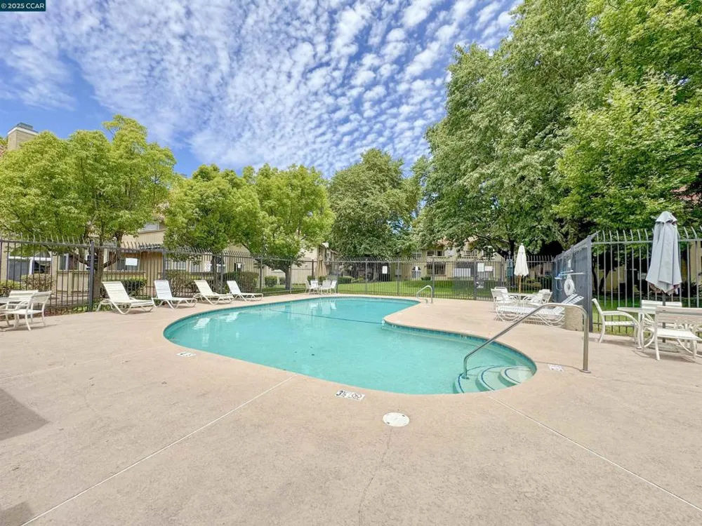 1407 Forest Run Hercules, CA 94547