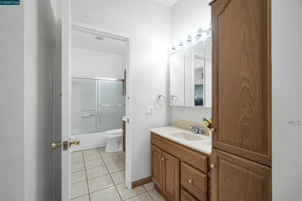 1407 Forest Run Hercules, CA 94547