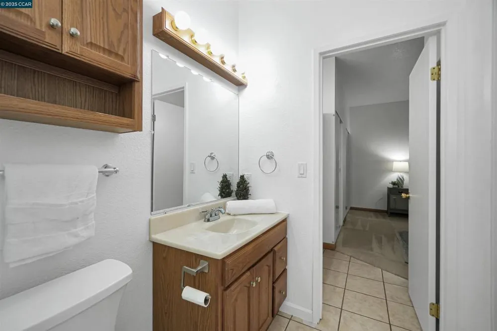 1407 Forest Run Hercules, CA 94547
