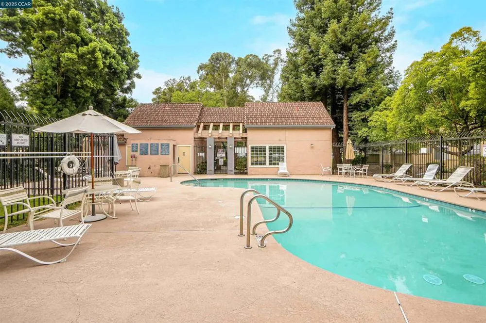 1407 Forest Run Hercules, CA 94547